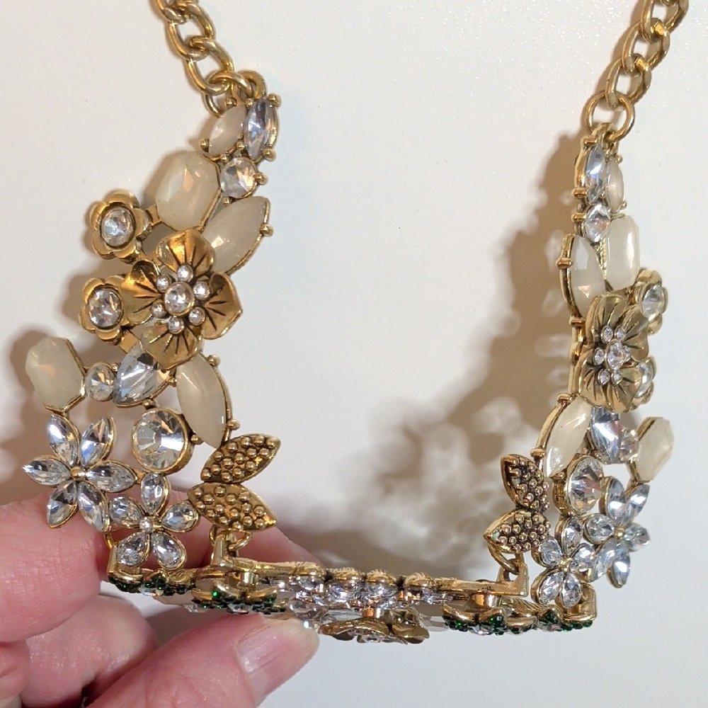 Stunning Gold and Silver Floral Necklace - Picture 7 of 9